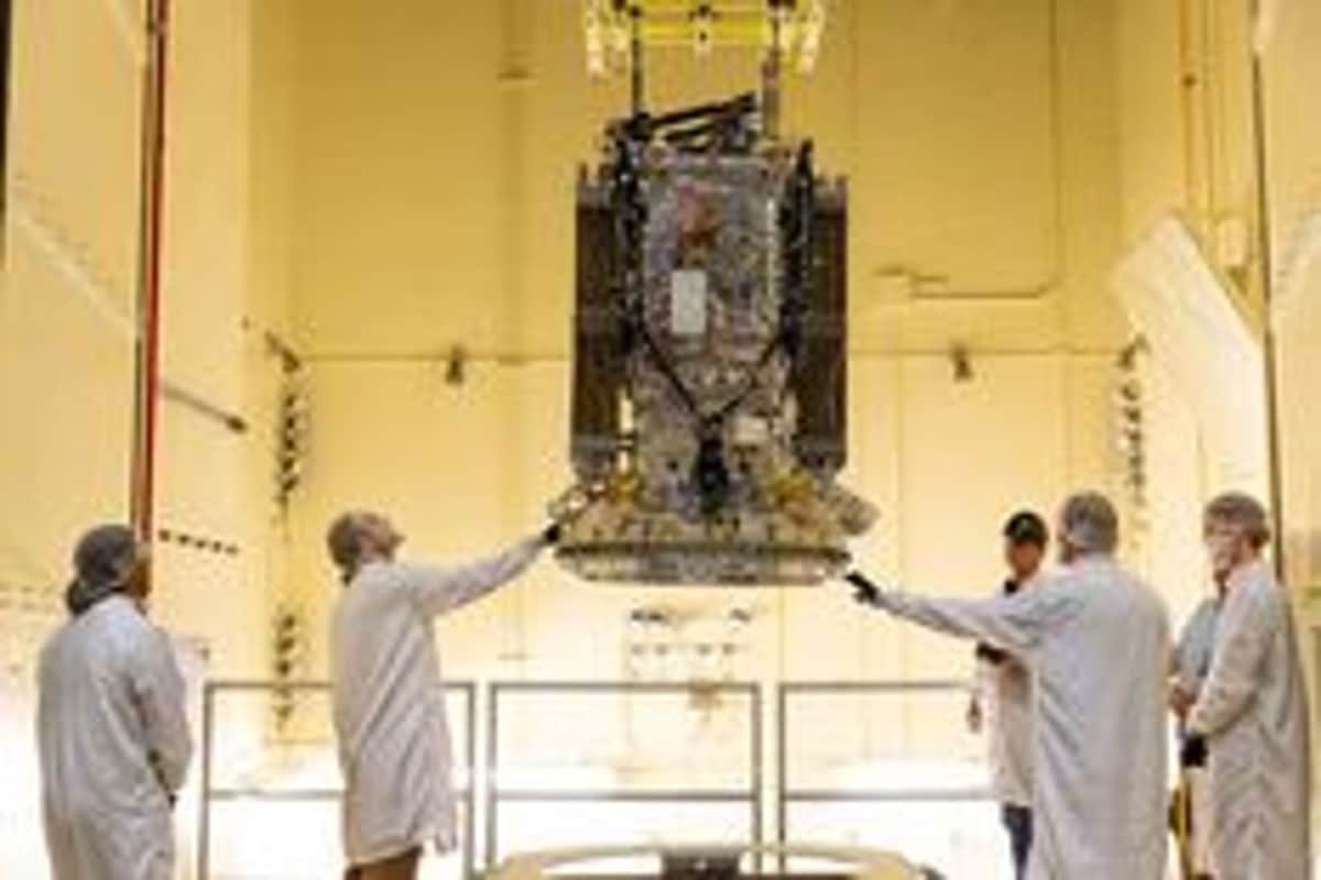 NASA Taps Startup to Save Swift Satellite From Fiery Crash