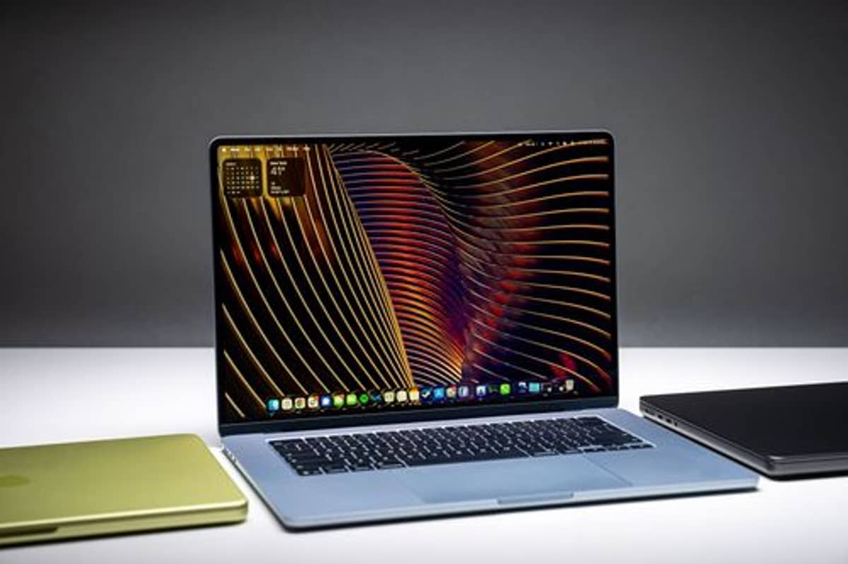 Apple's MacBook Air M5 Gets Minor Upgrade, $100 Price Bump