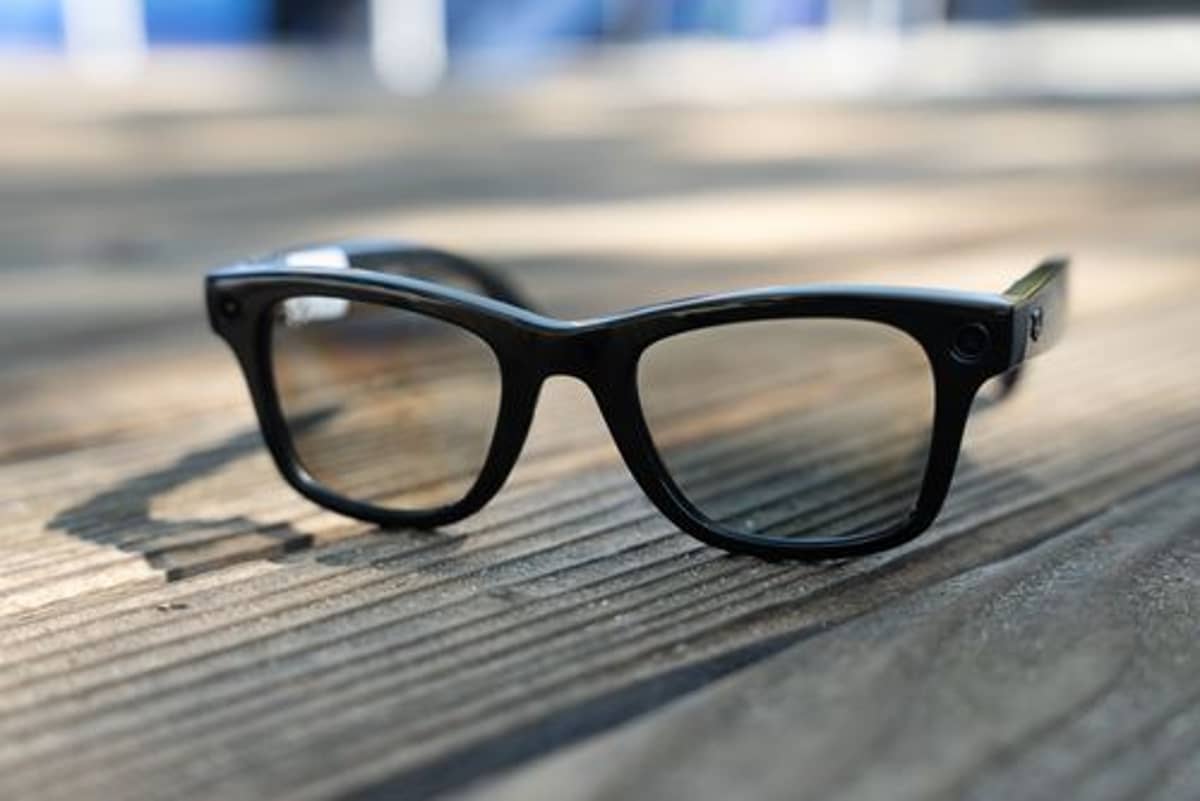 Meta AI Glasses Send Intimate Footage to Kenya Reviewers