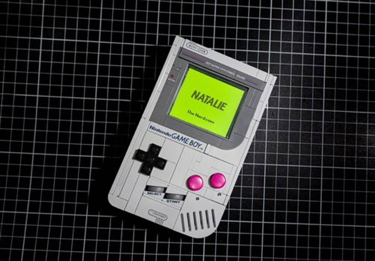 Maker turns Lego Game Boy into authentic handheld with Nintendo chips