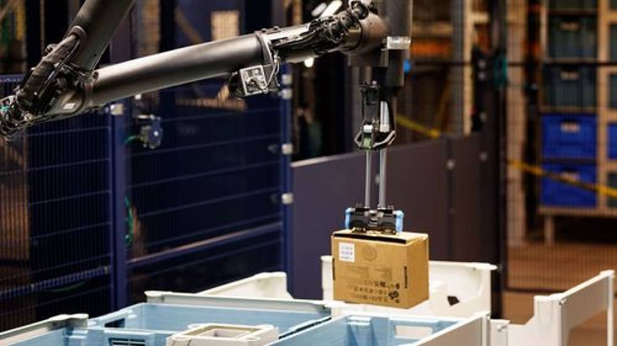 Amazon Unveils Blue Jay Robot Amid Job Displacement Pushback