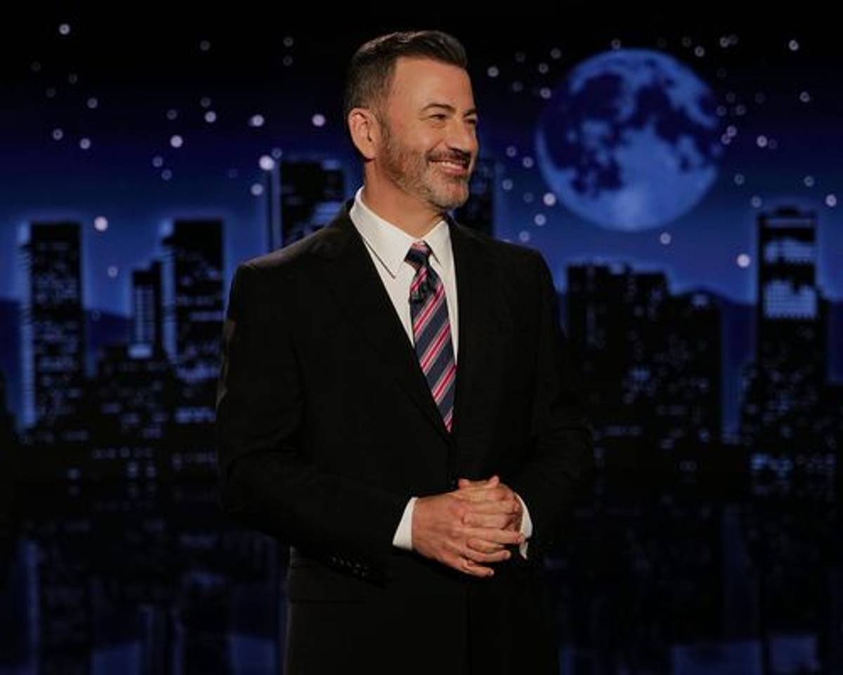 Sinclair reverses course, brings Jimmy Kimmel back to air
