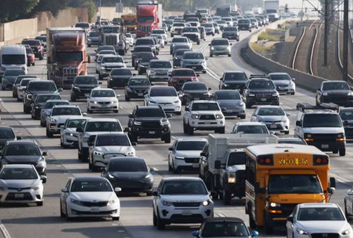 Trump slashes fuel standards to 34.5 MPG, saves automakers billions