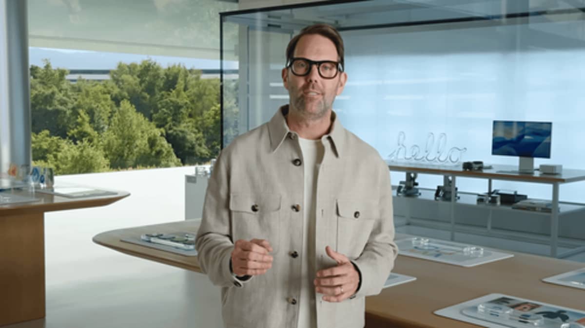 Apple's UI Design Chief Alan Dye Jumps to Meta in Major Coup