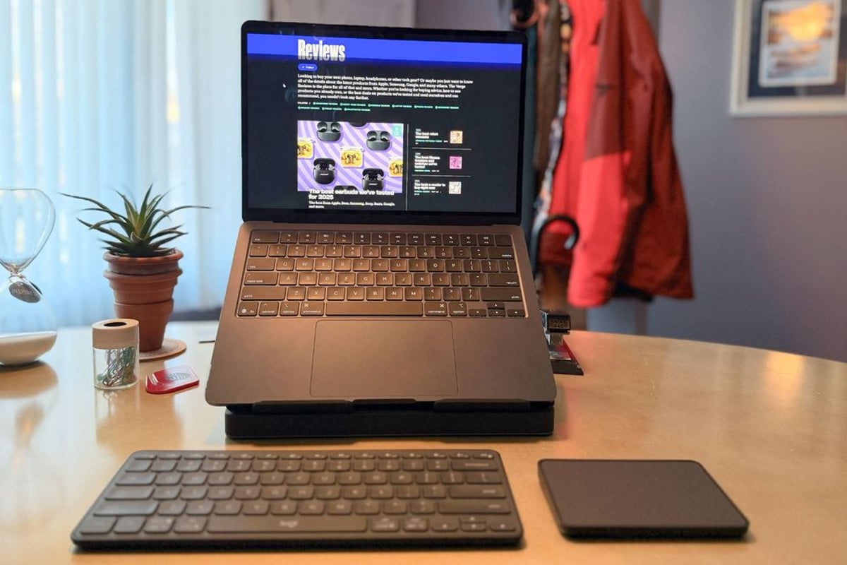 Logitech Casa Black Friday Deal: Mobile Productivity Kit Drops $30