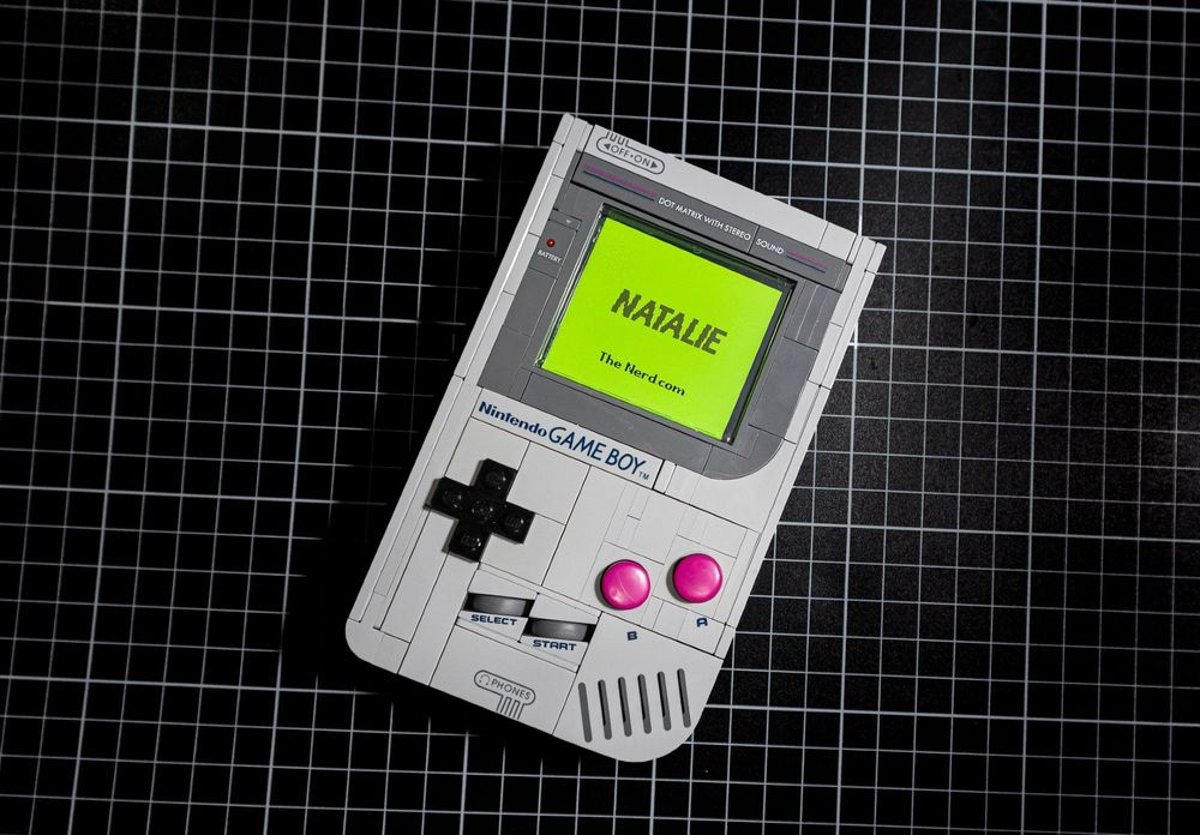 Maker turns Lego Game Boy into authentic handheld with Nintendo chips