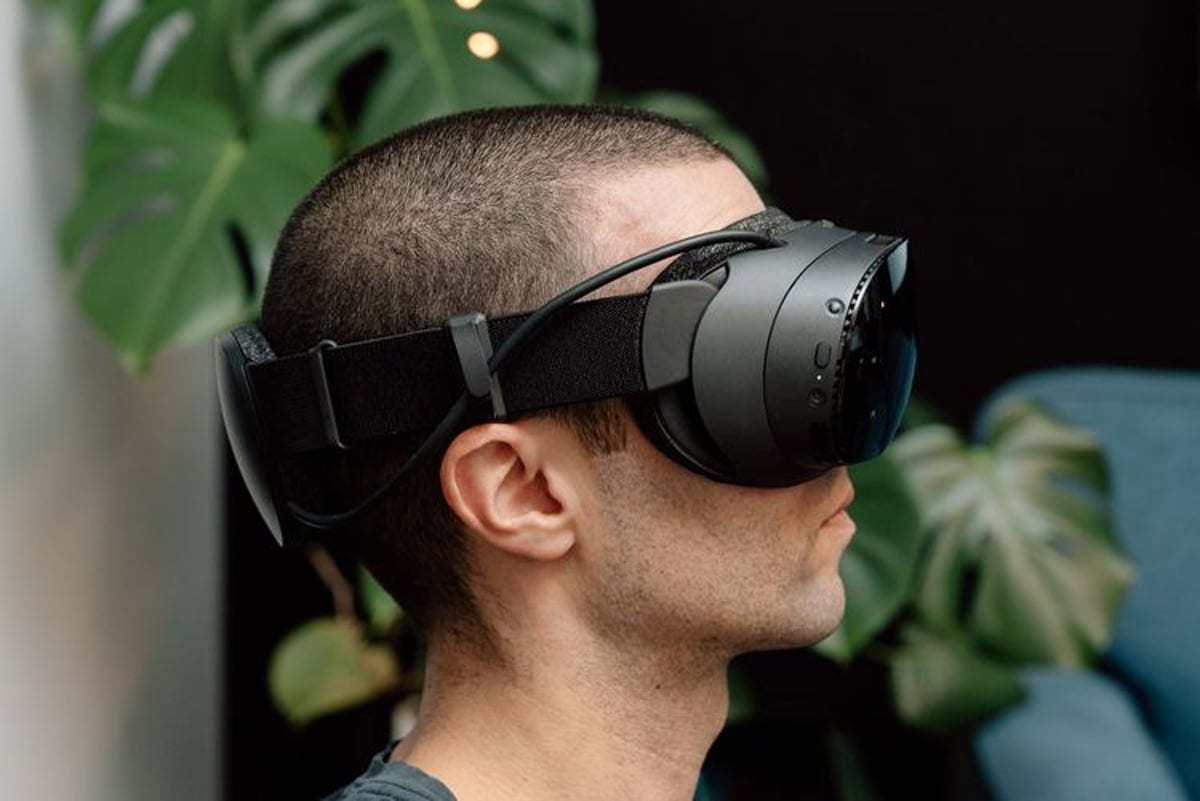 Valve Ships 13 Tons of Steam Frame VR Headsets in Single Day